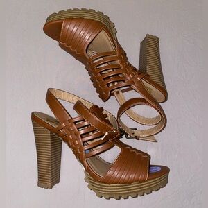 NWOT Report Brown Pleather Block Heels Size 8.5 ⭐️